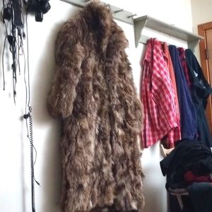 Woman's real fur coat Vintage 4 ft long,,,,arms 21 I